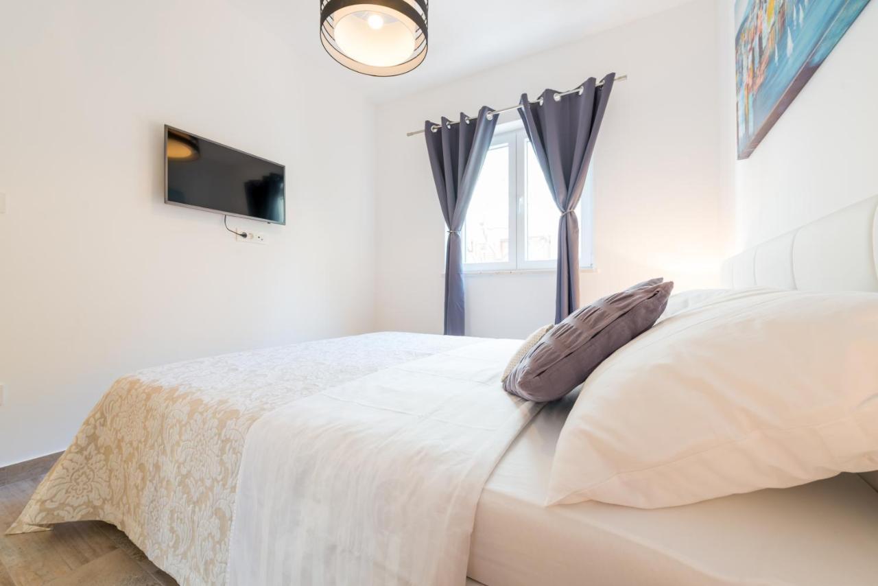 Apartments Helen ดูบรอฟนิก ภายนอก รูปภาพ