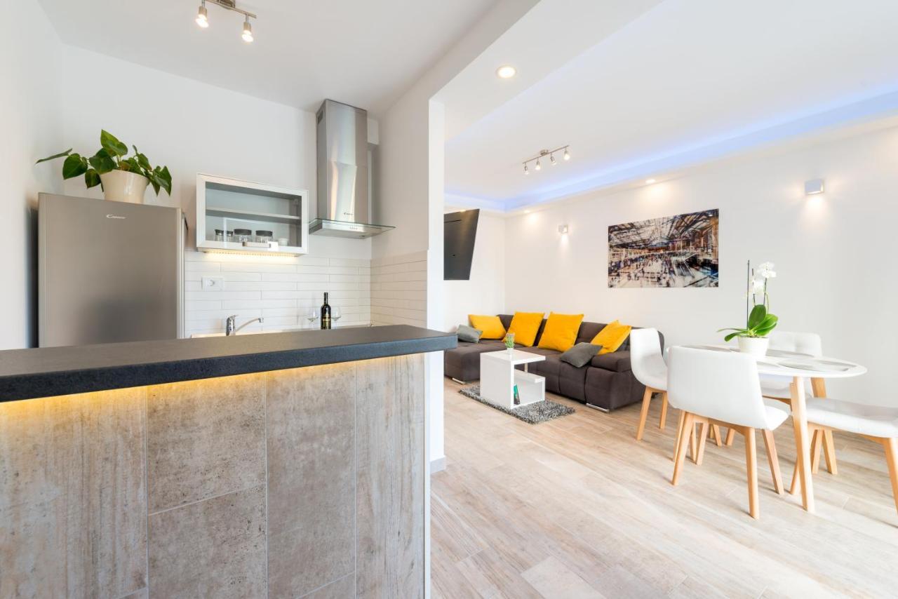 Apartments Helen ดูบรอฟนิก ภายนอก รูปภาพ