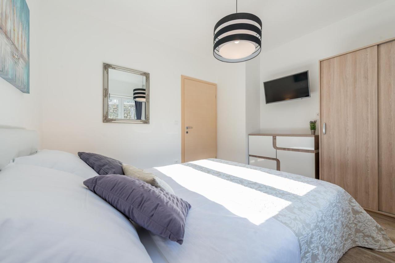 Apartments Helen ดูบรอฟนิก ภายนอก รูปภาพ