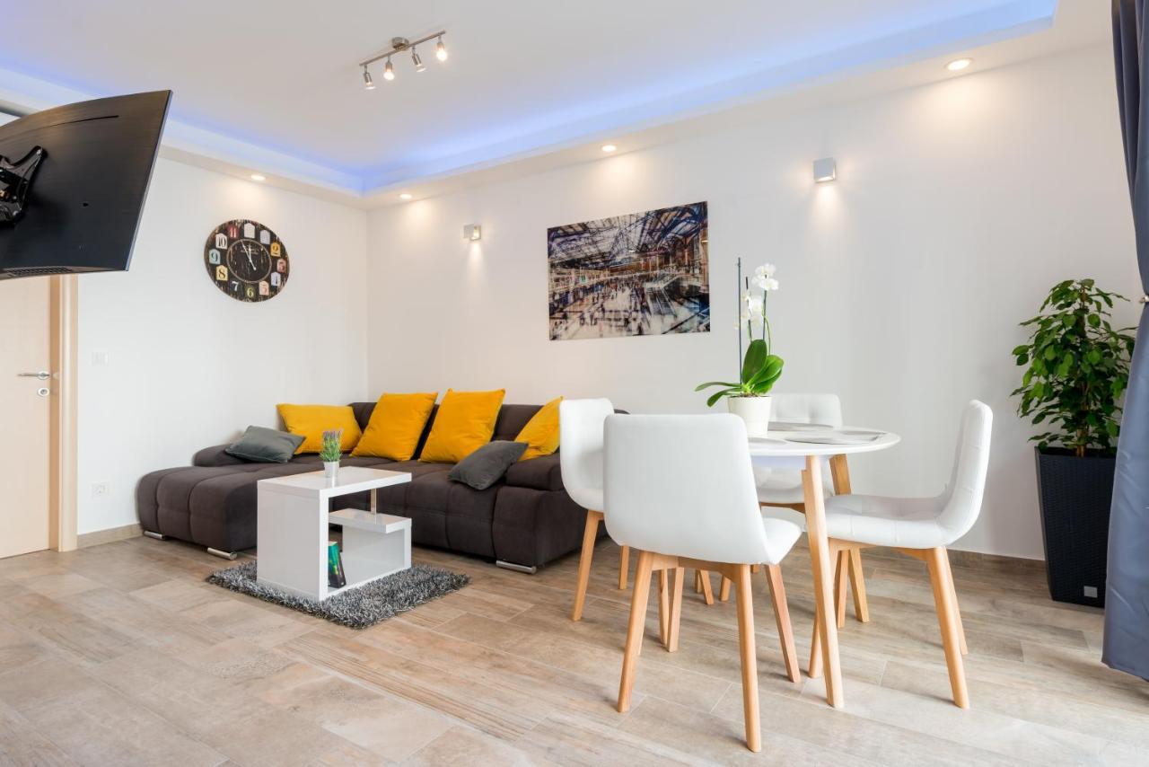 Apartments Helen ดูบรอฟนิก ภายนอก รูปภาพ