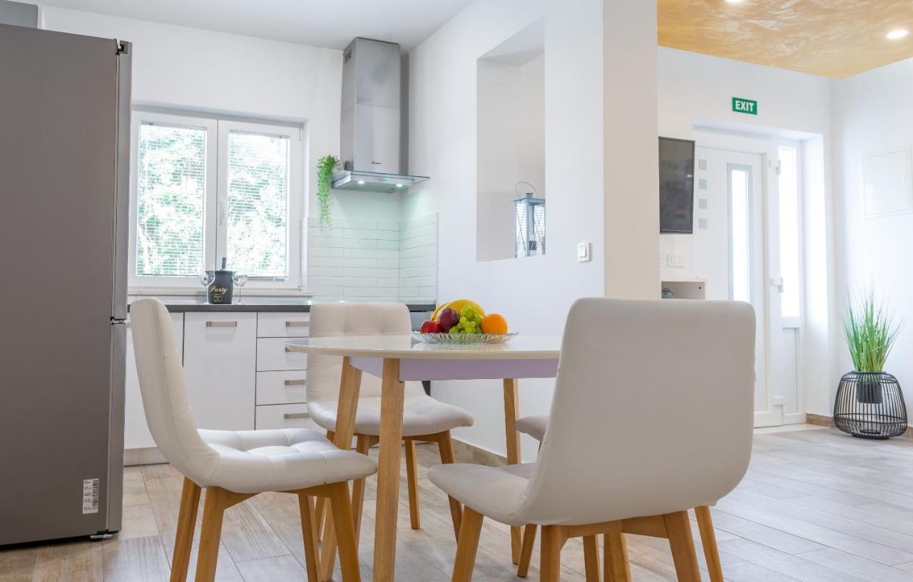 Apartments Helen ดูบรอฟนิก ภายนอก รูปภาพ