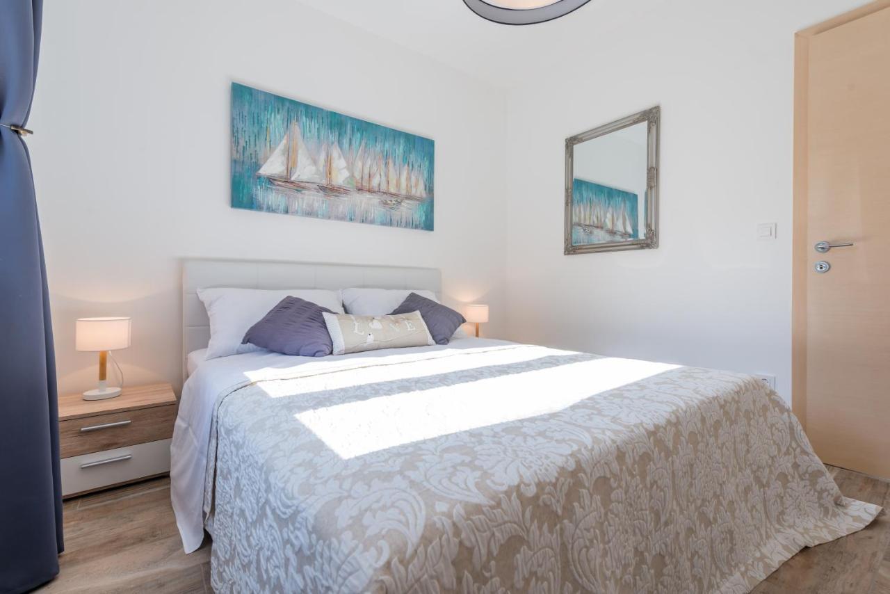 Apartments Helen ดูบรอฟนิก ภายนอก รูปภาพ